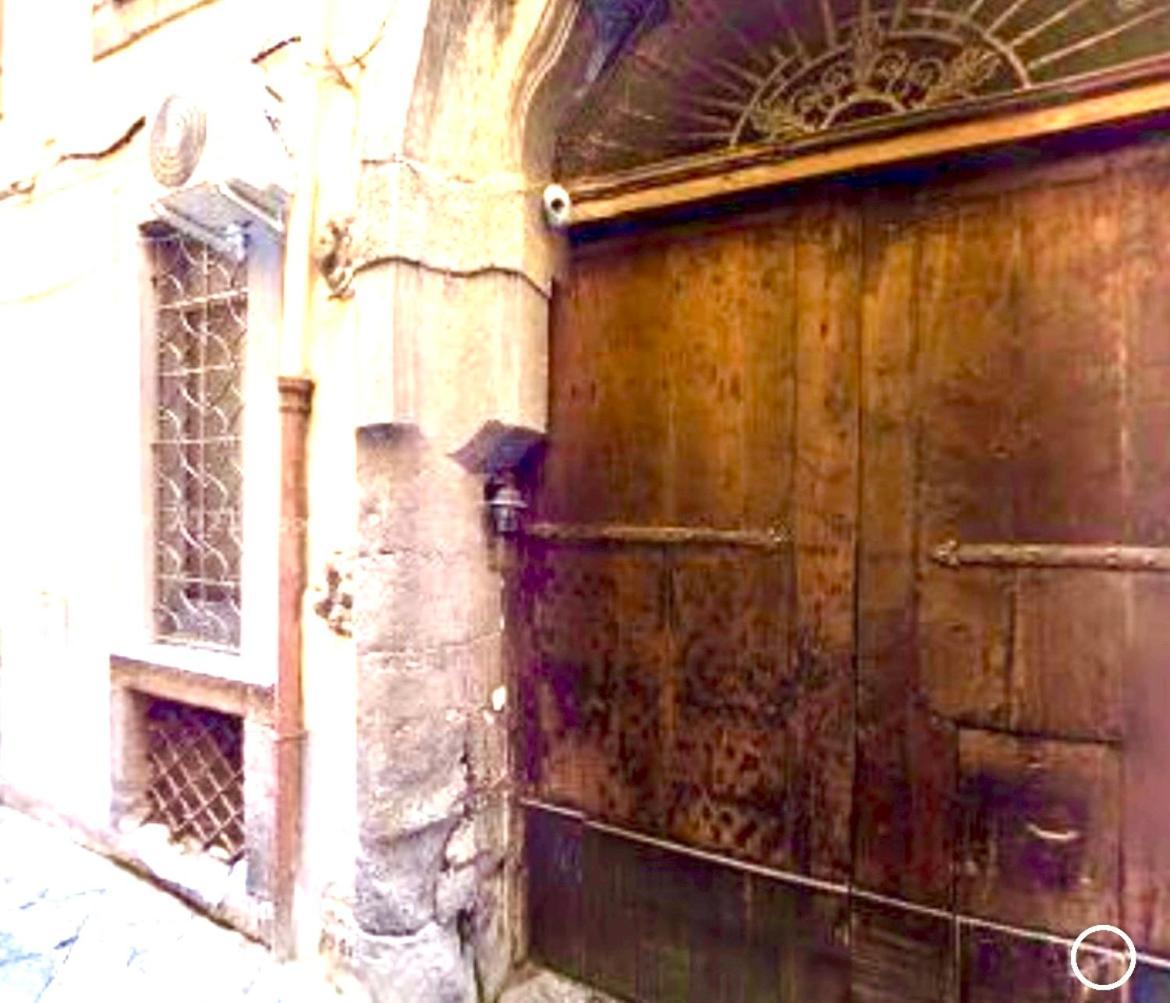 Lion * Naples