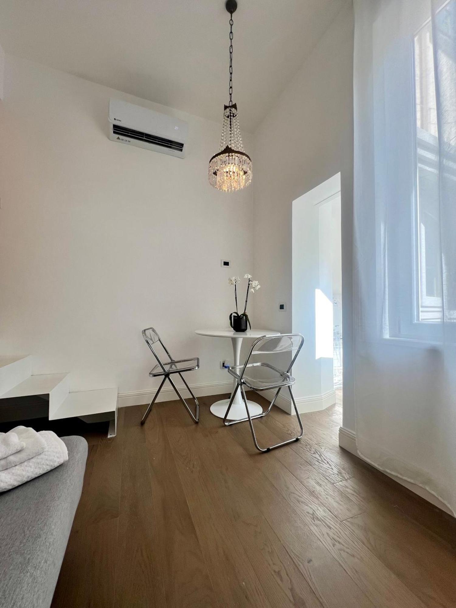 Lion Apartment *