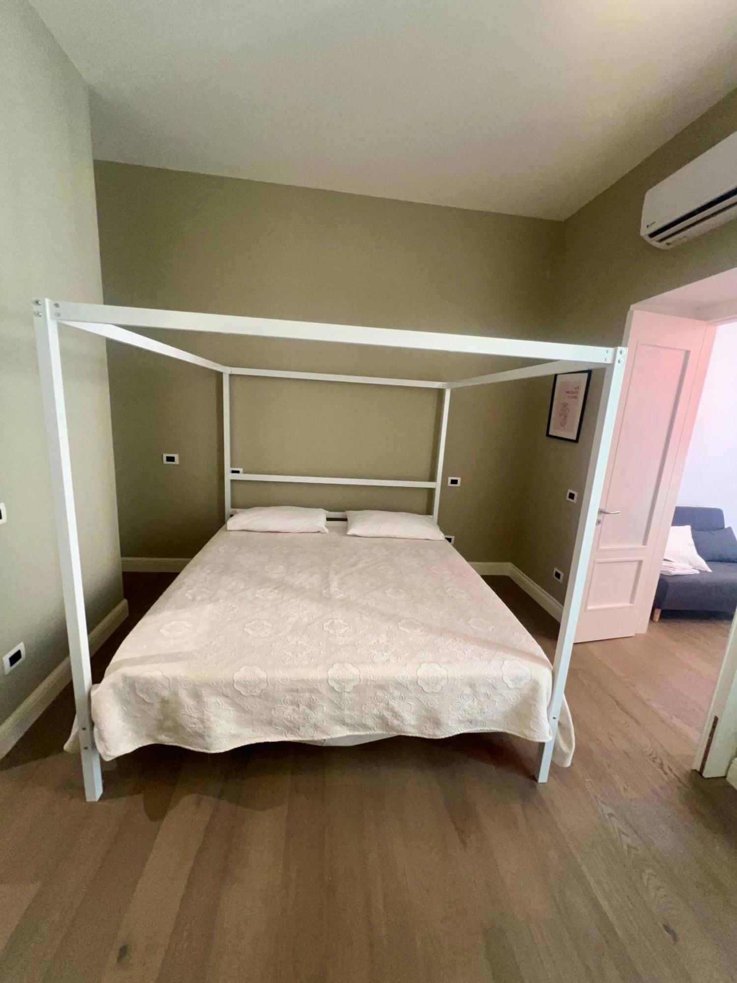 Lion Apartment *